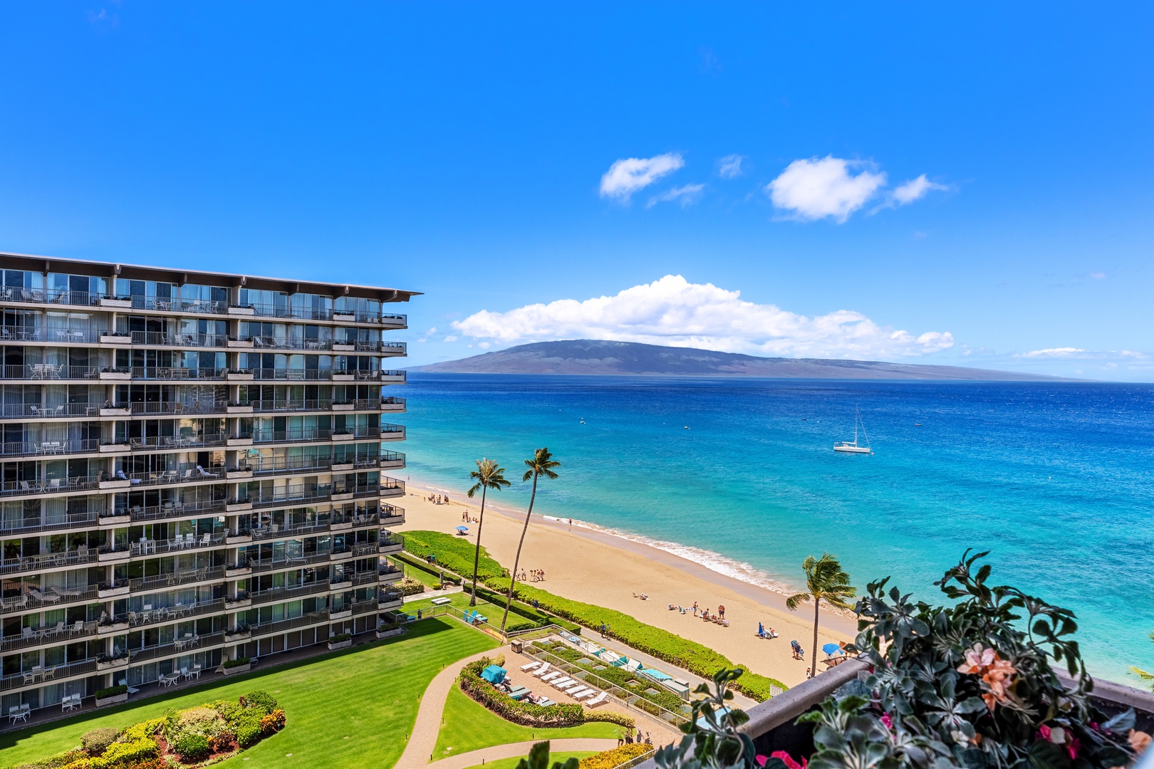 Front-row views of iconic Ka'anapali Beach. Relax in your private outdoor balcony seating and take in the beauty of Kaʻanapali. Where sunsets glow and the ocean never stops putting on a show.
