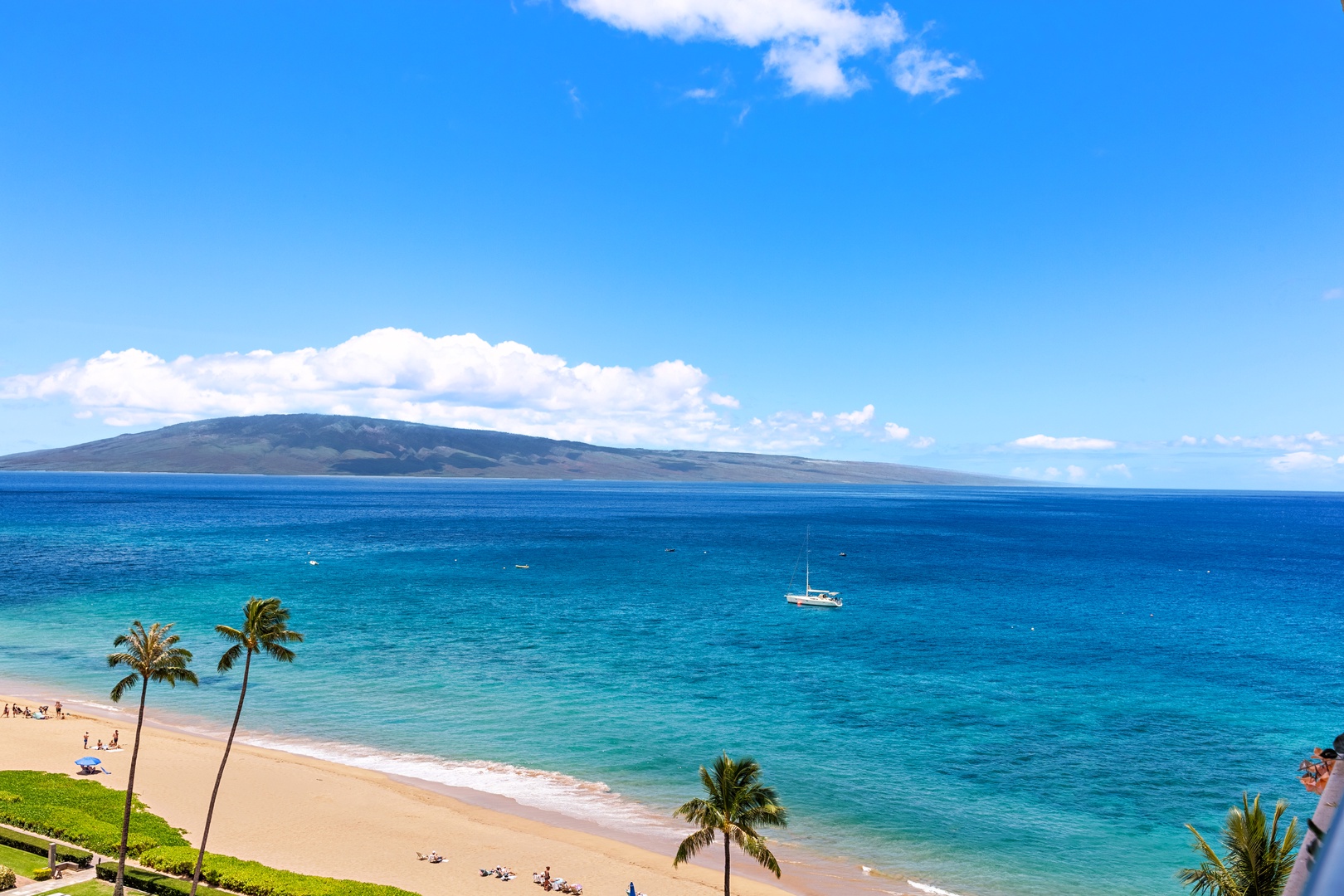 Relax in your private outdoor balcony seating and take in the beauty of Kaʻanapali. Where sunsets glow and the ocean never stops putting on a show.