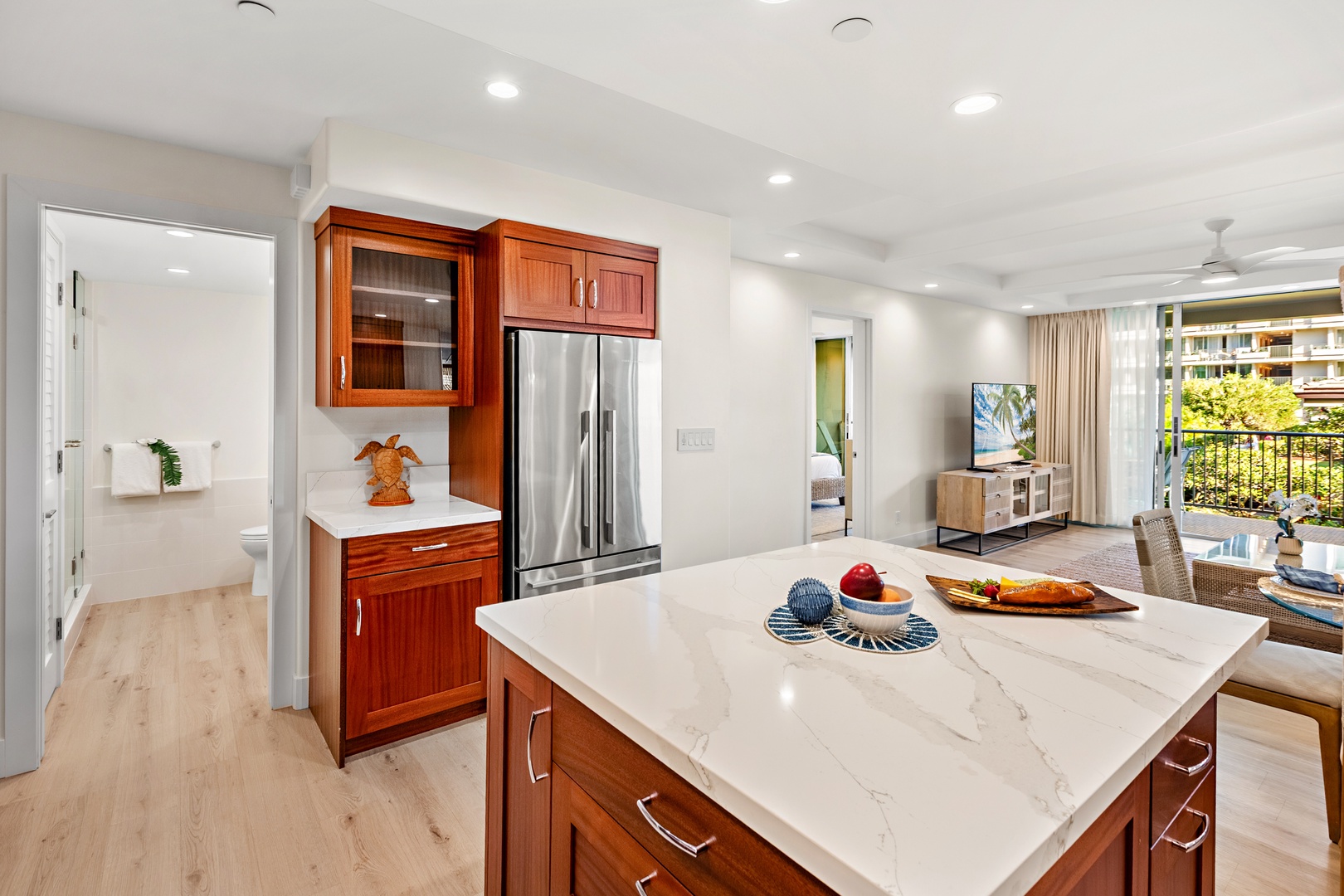 Cook, dine, and connect in a fully equipped kitchen with a welcoming dining area. Perfect for everything from quick island breakfasts to cozy dinners at home.