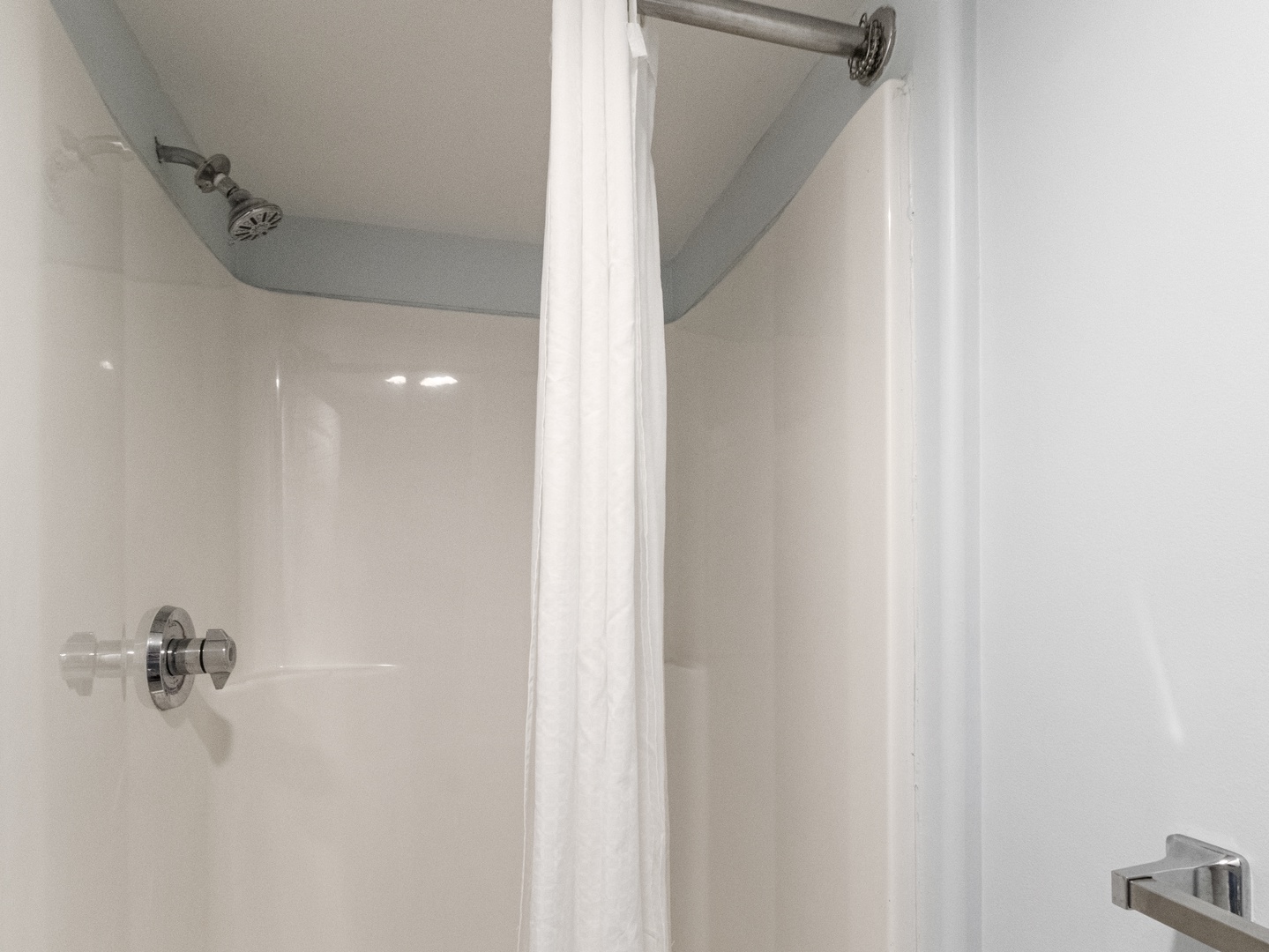 Single Queen Shower