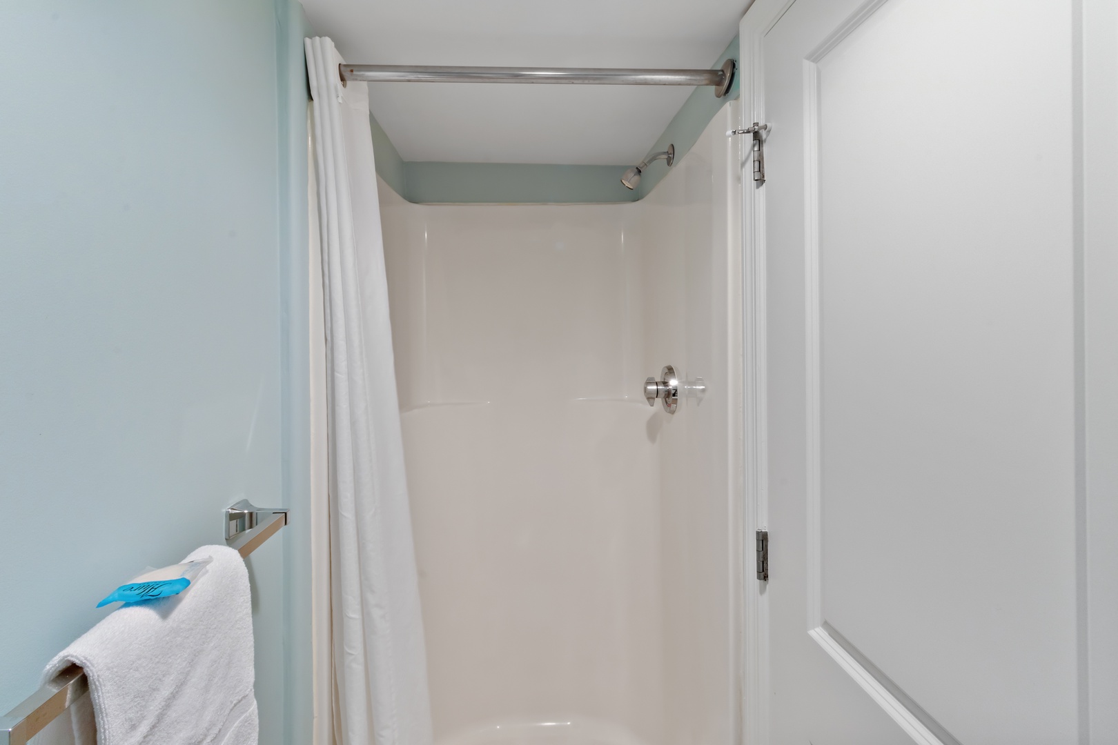 Single Queen Shower