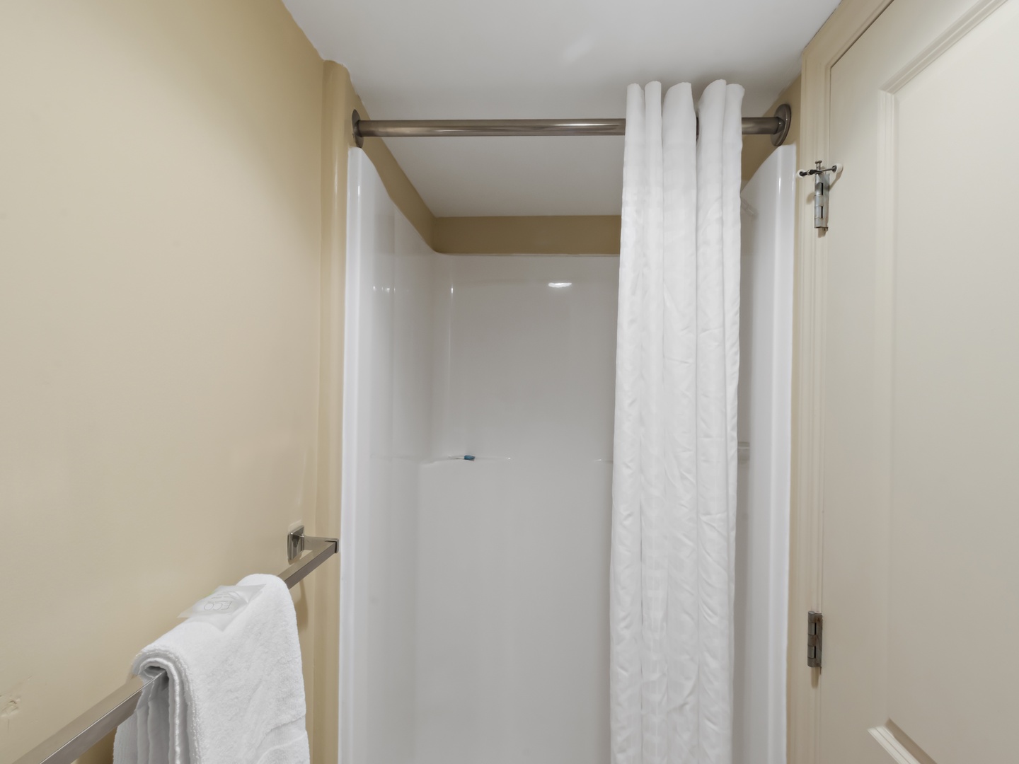 Single Queen Bathroom