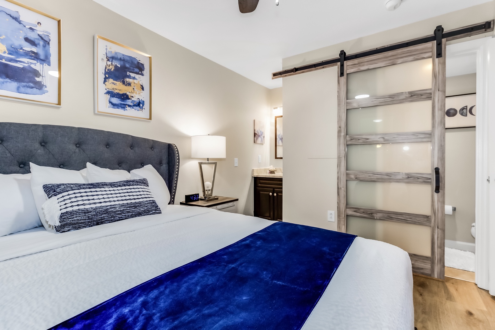 Single Queen Bedroom