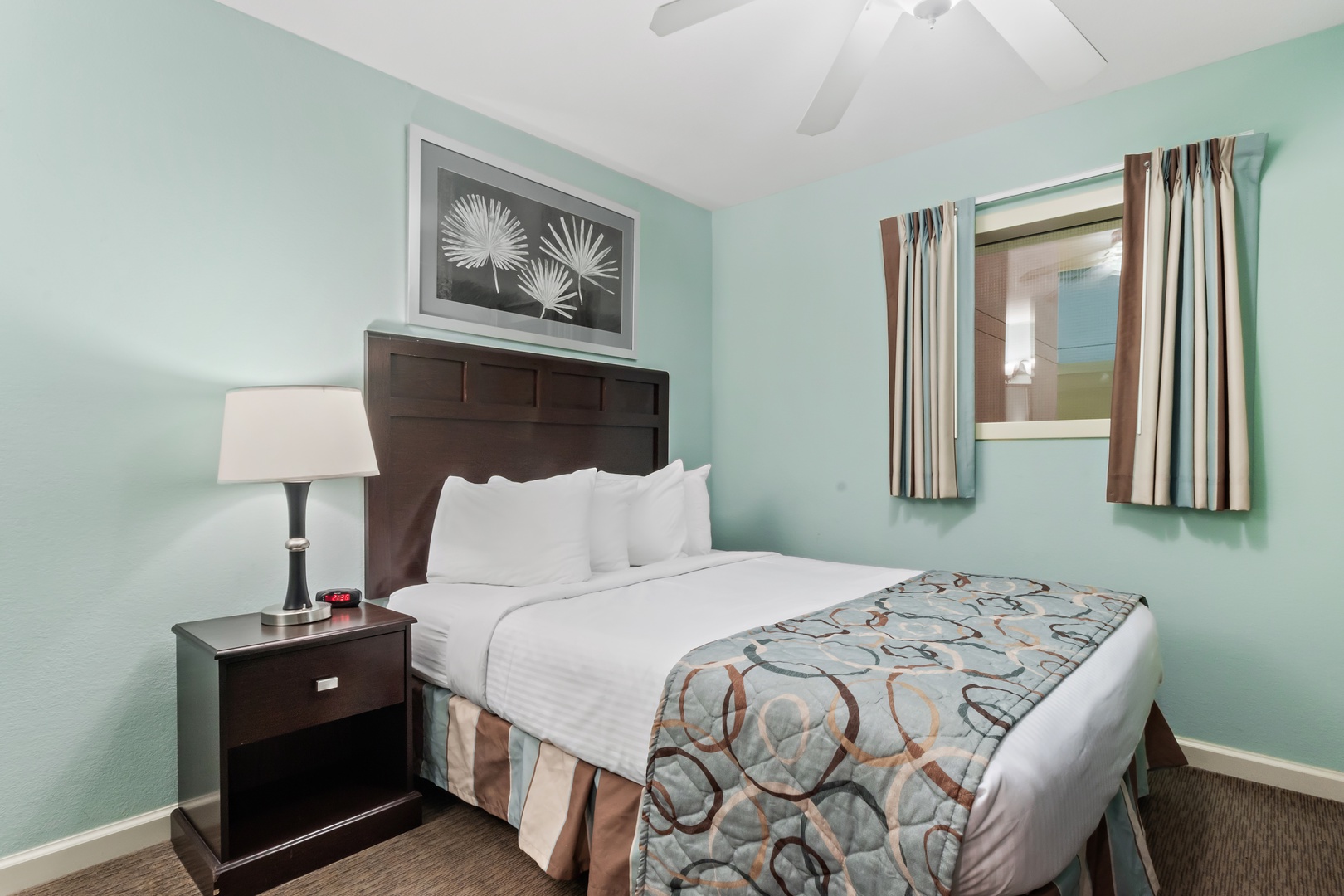 Single Queen Bedroom