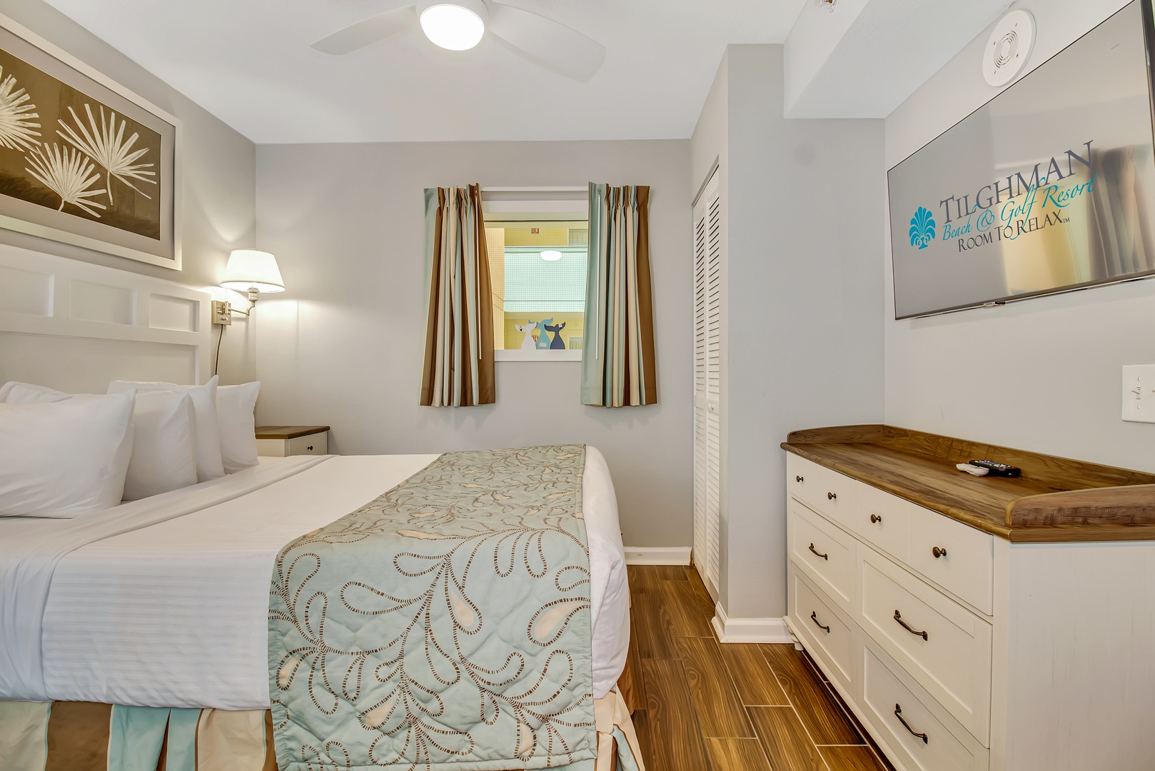 Single Queen Bedroom