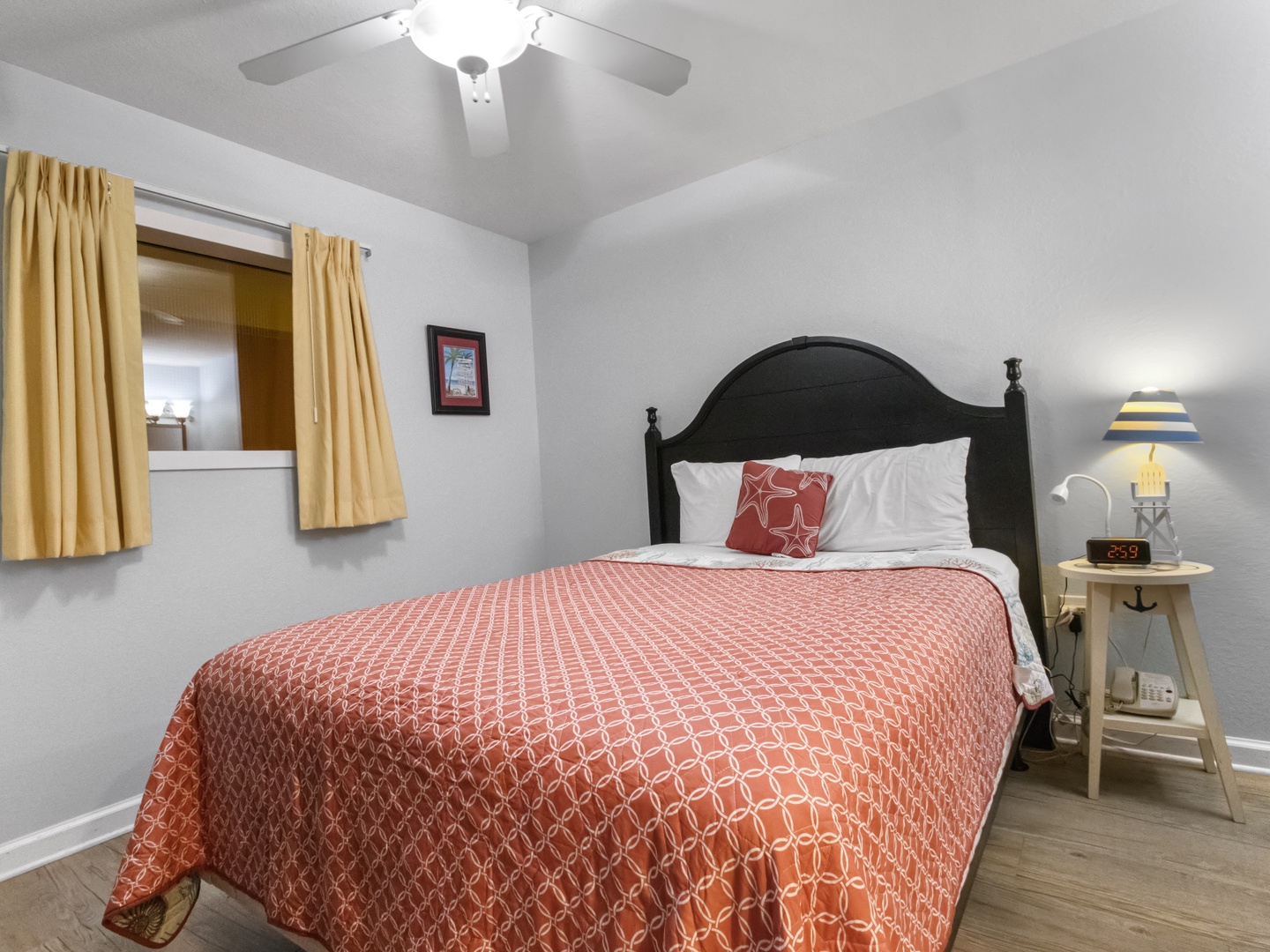 Single Queen Bedroom