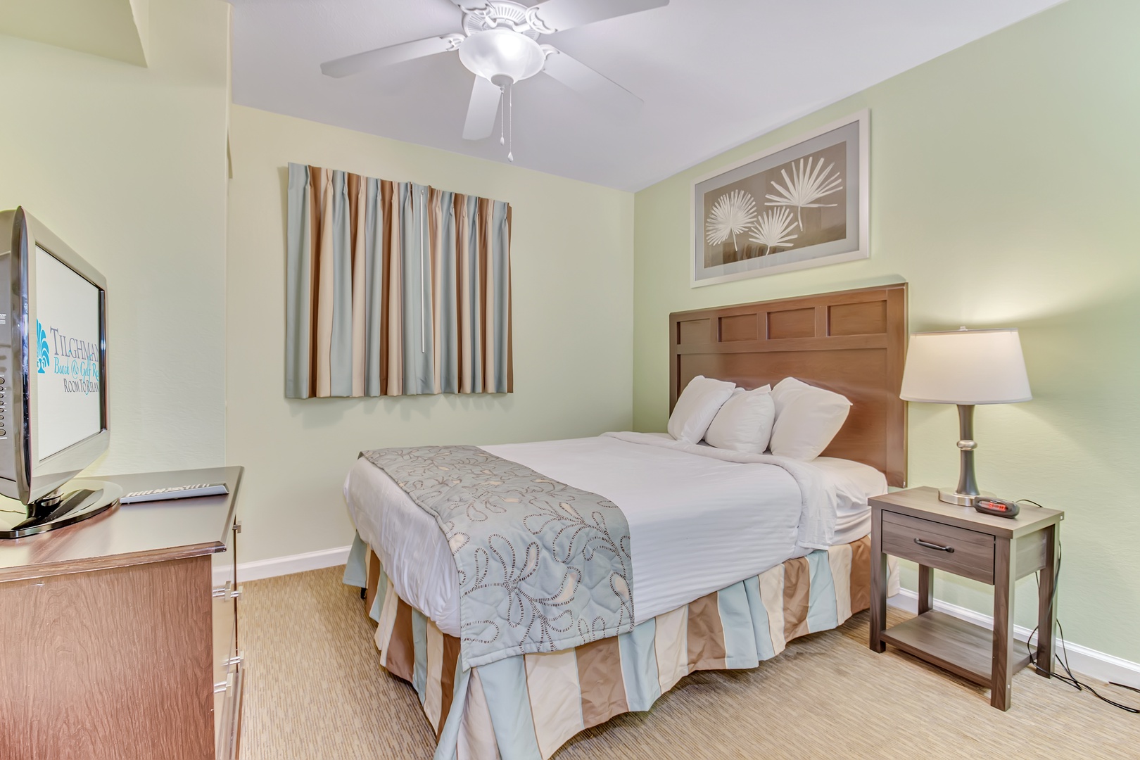 Single Queen Bedroom