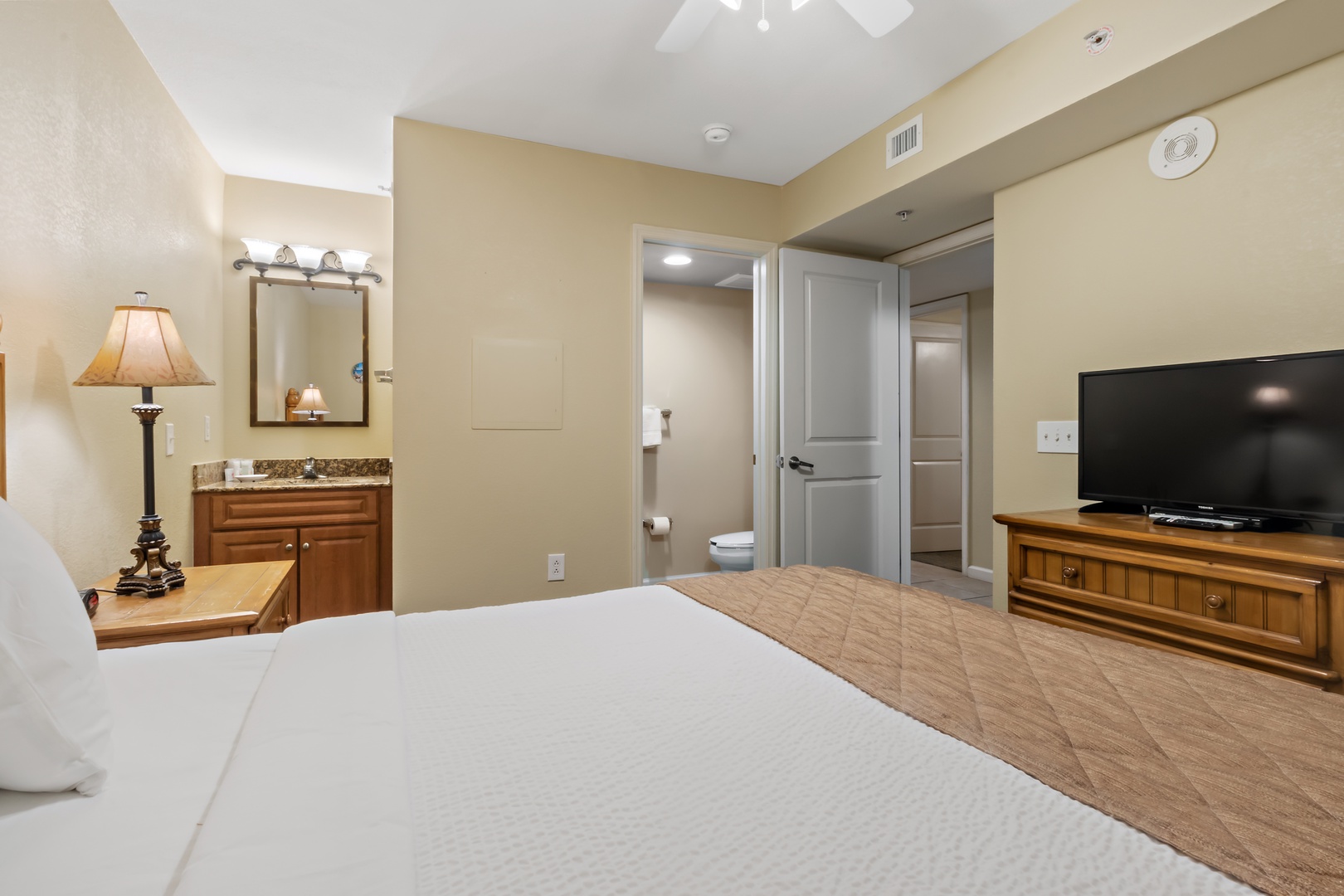 Single Queen Bedroom