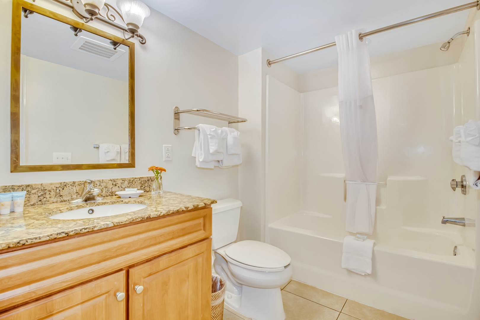 Double Queen Full Bath