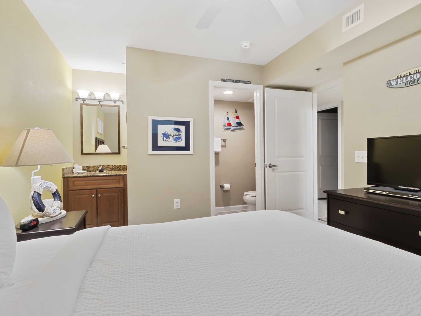 Single Queen Bedroom