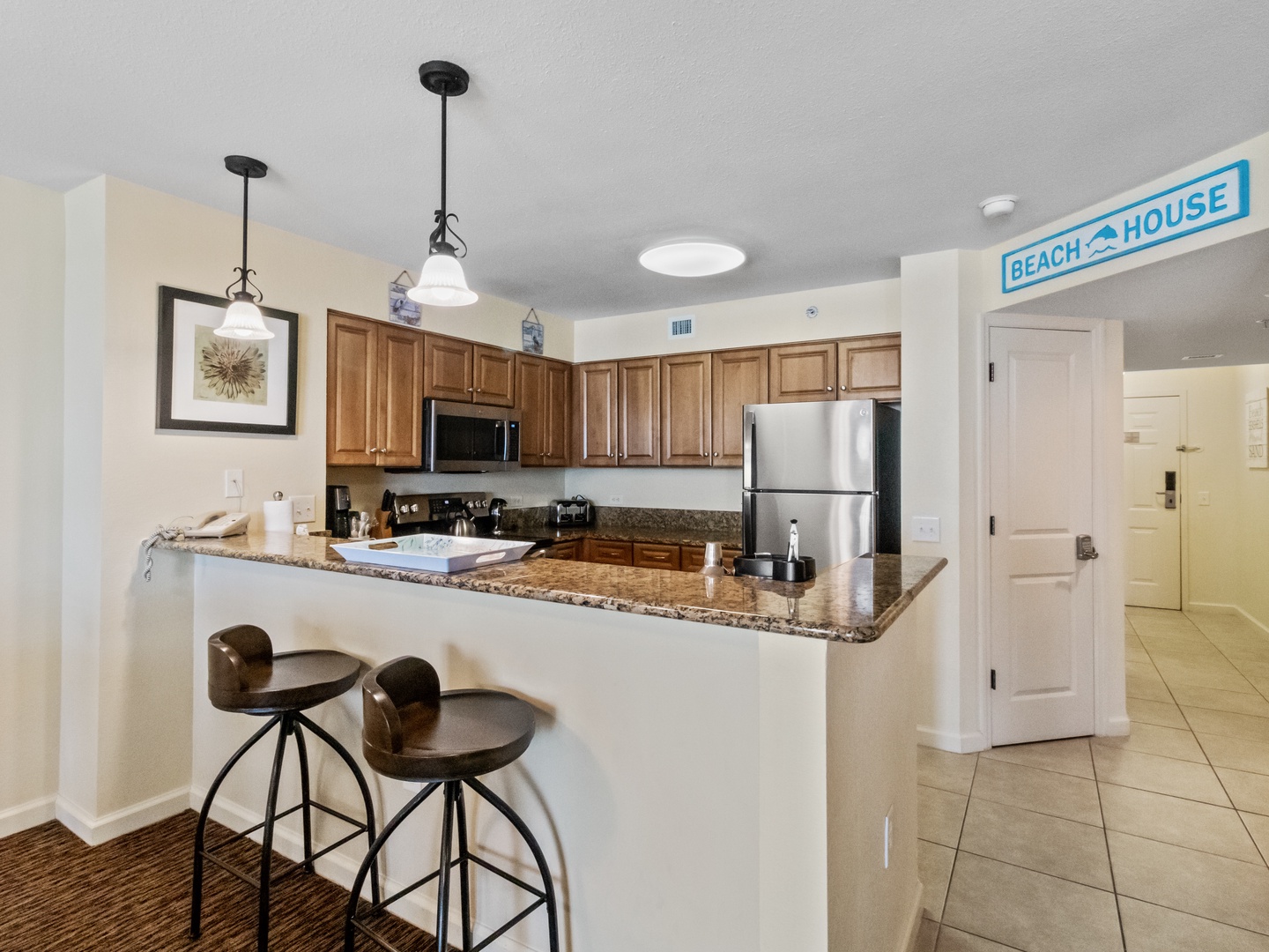 Kitchen & Bar Area