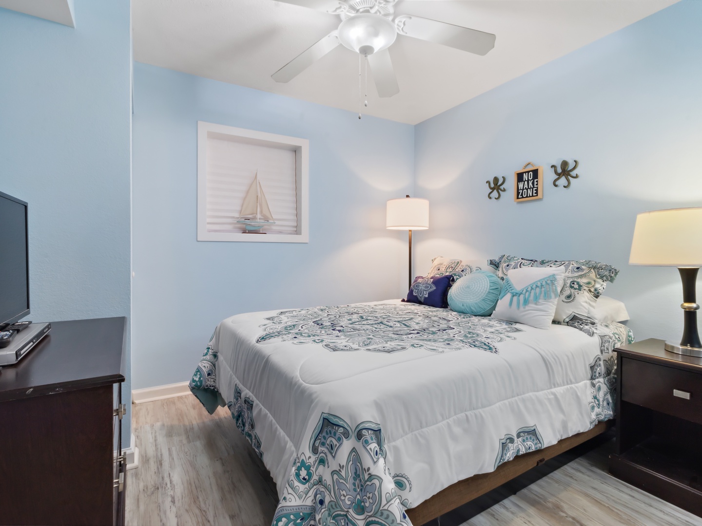 Single Queen Bedroom