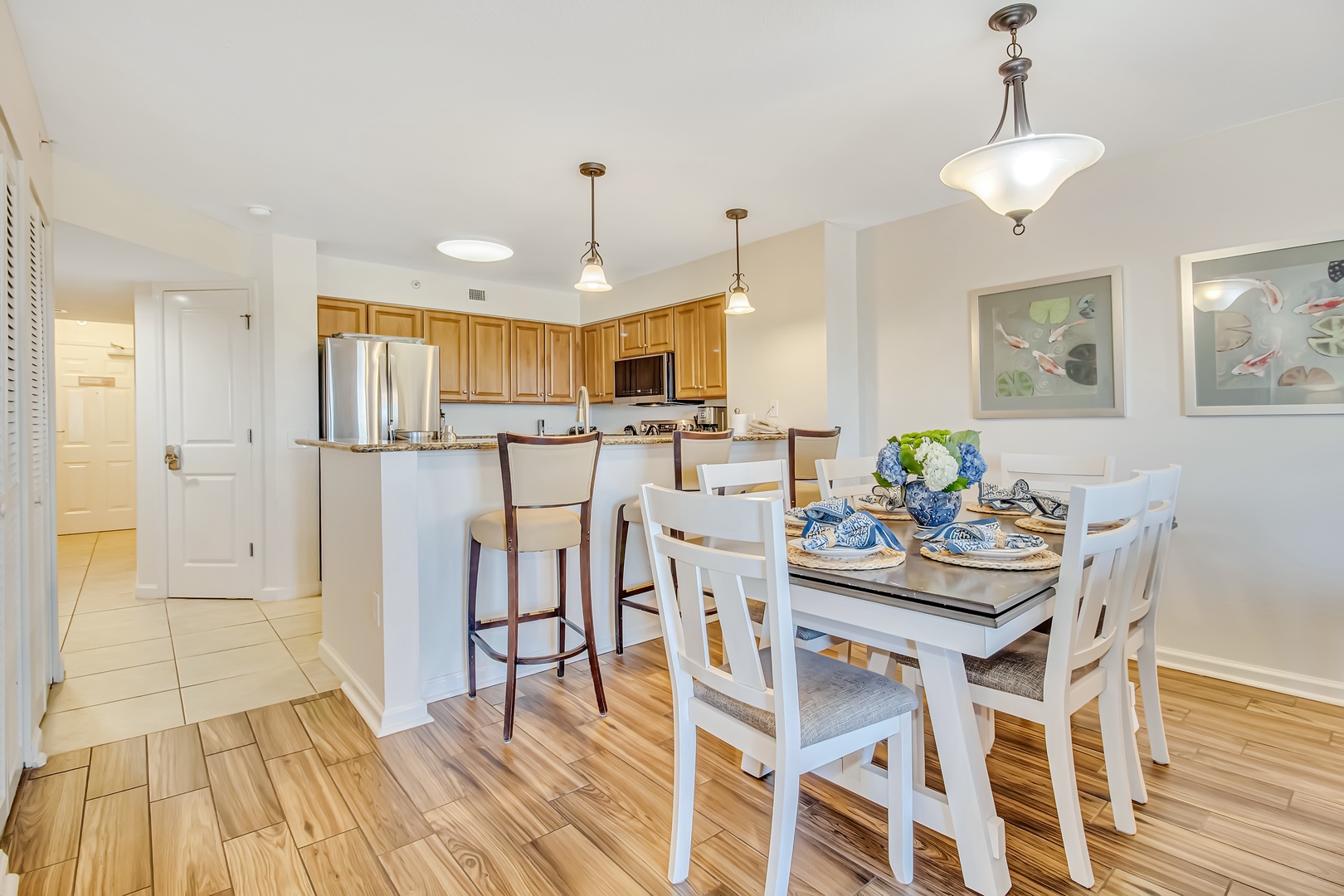 Dining Room & Bar Stools