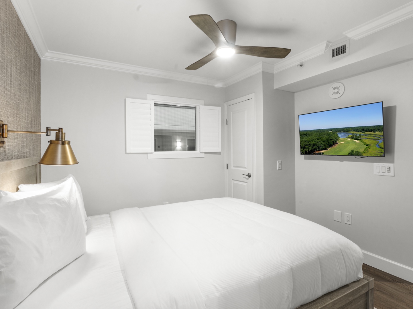 Single Queen Bedroom