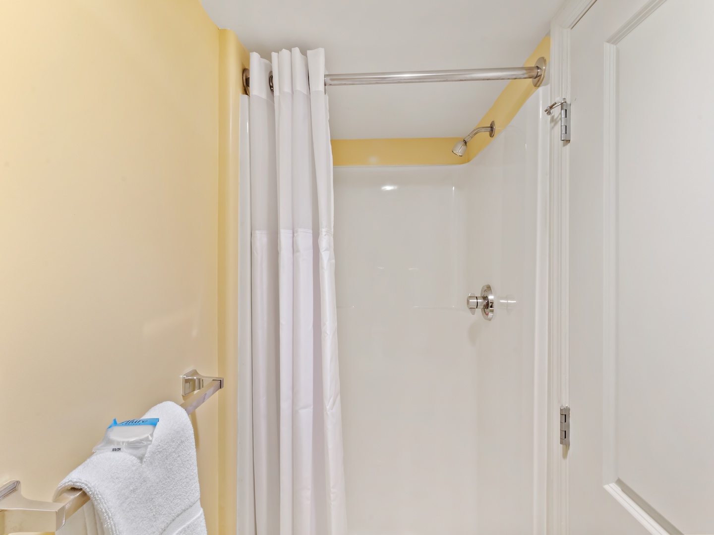 Single Queen Bedroom