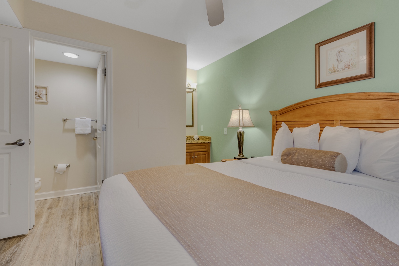 Single Queen Bedroom