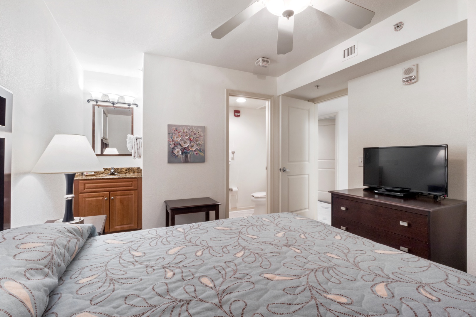 Single Queen Bedroom