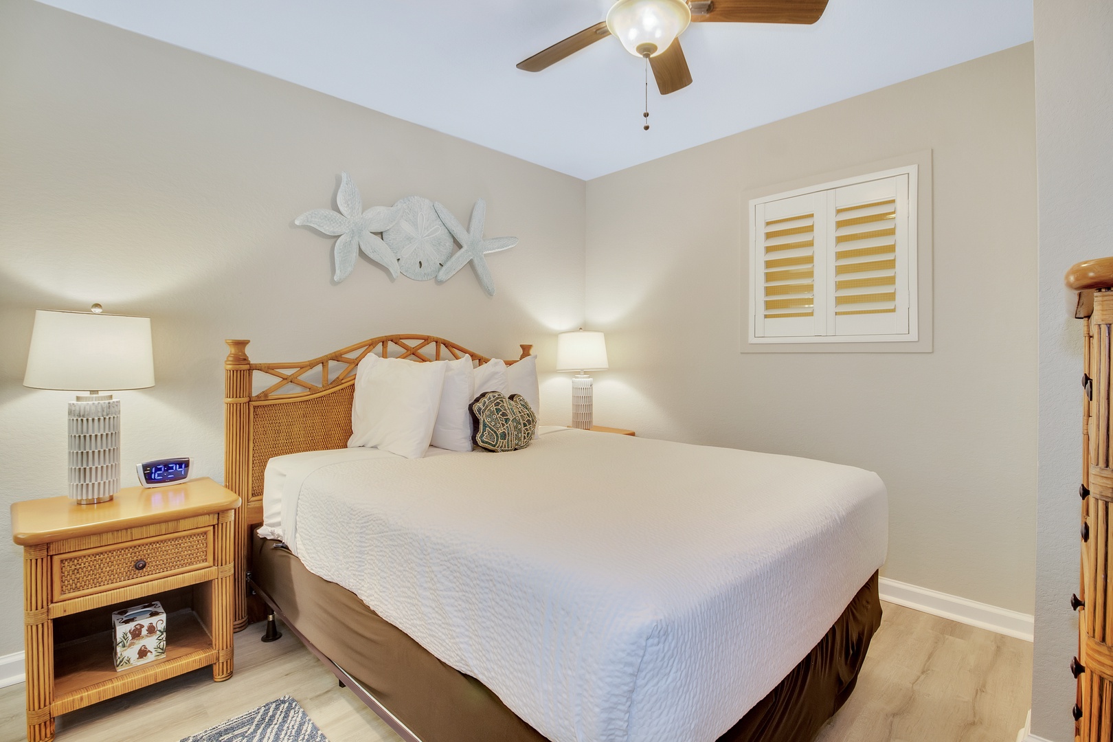 Single Queen Bedroom