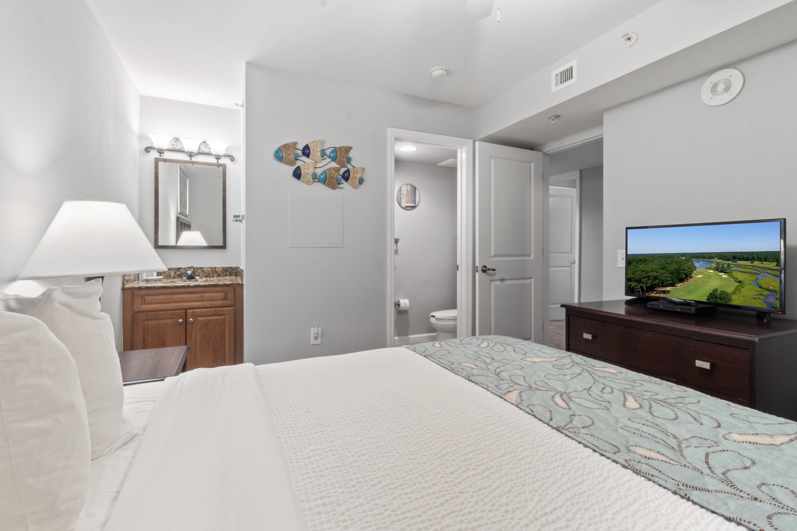 Single Queen Bedroom