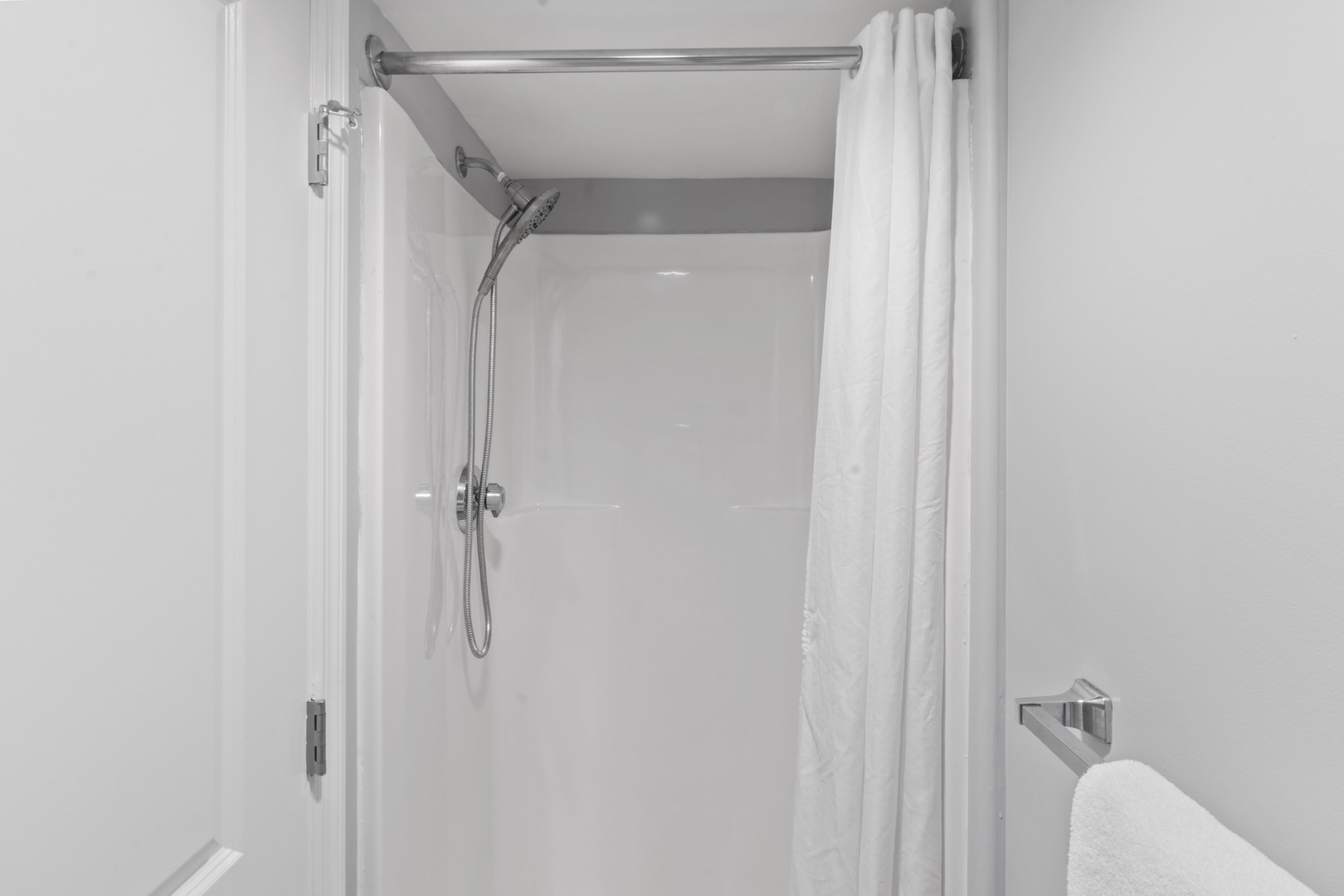 Single Queen Shower