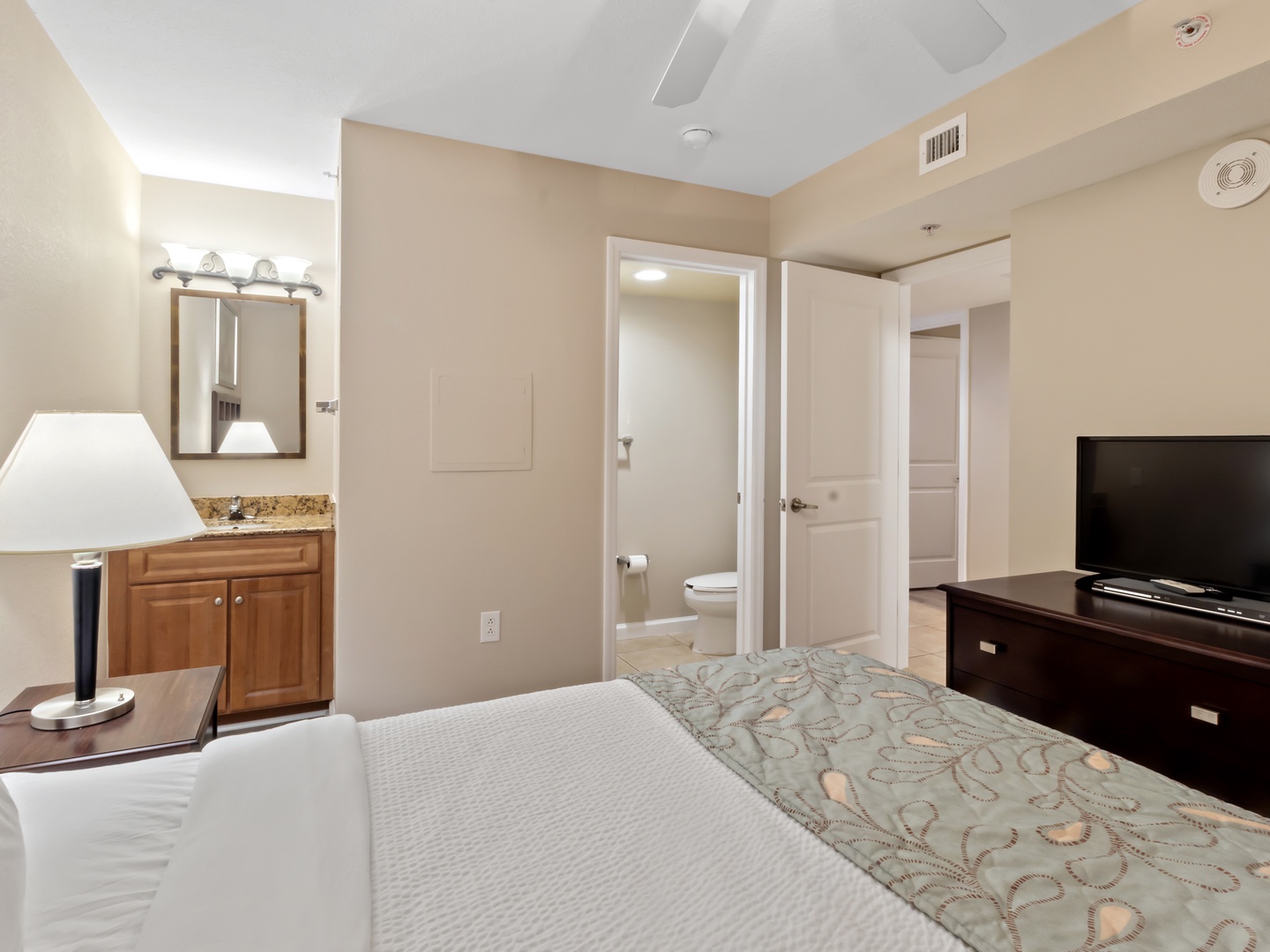 Single Queen Bedroom