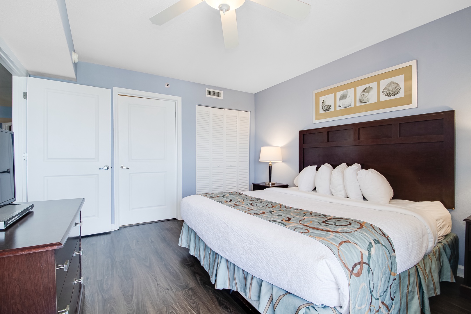 Sink into comfort with your king bed's plush pillows and coastal decor, while gentle breezes from your private ceiling fan keep you cool.