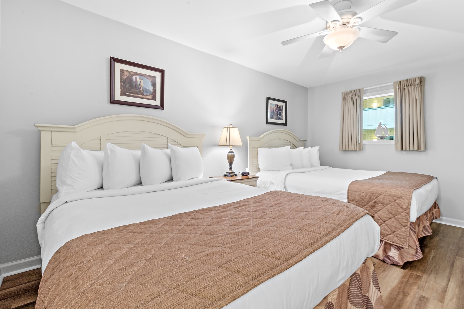 Double Queen bedroom