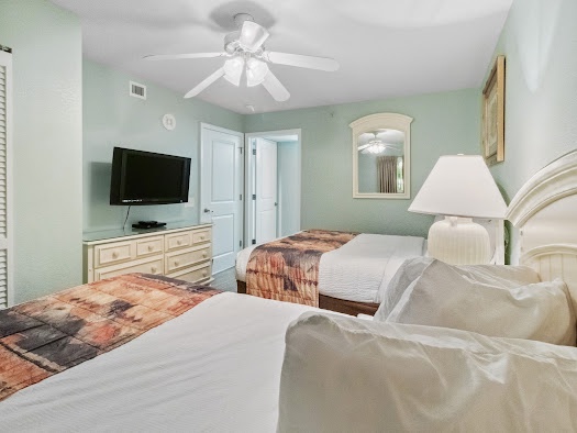 Double Queen Bathroom Access