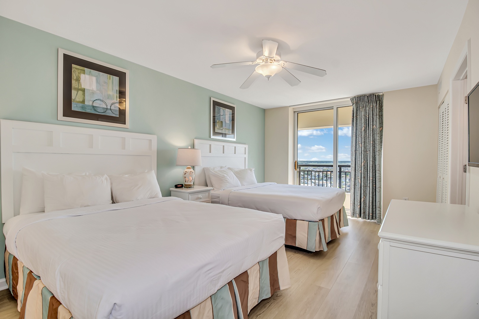 Guest Bedroom, Two Queens