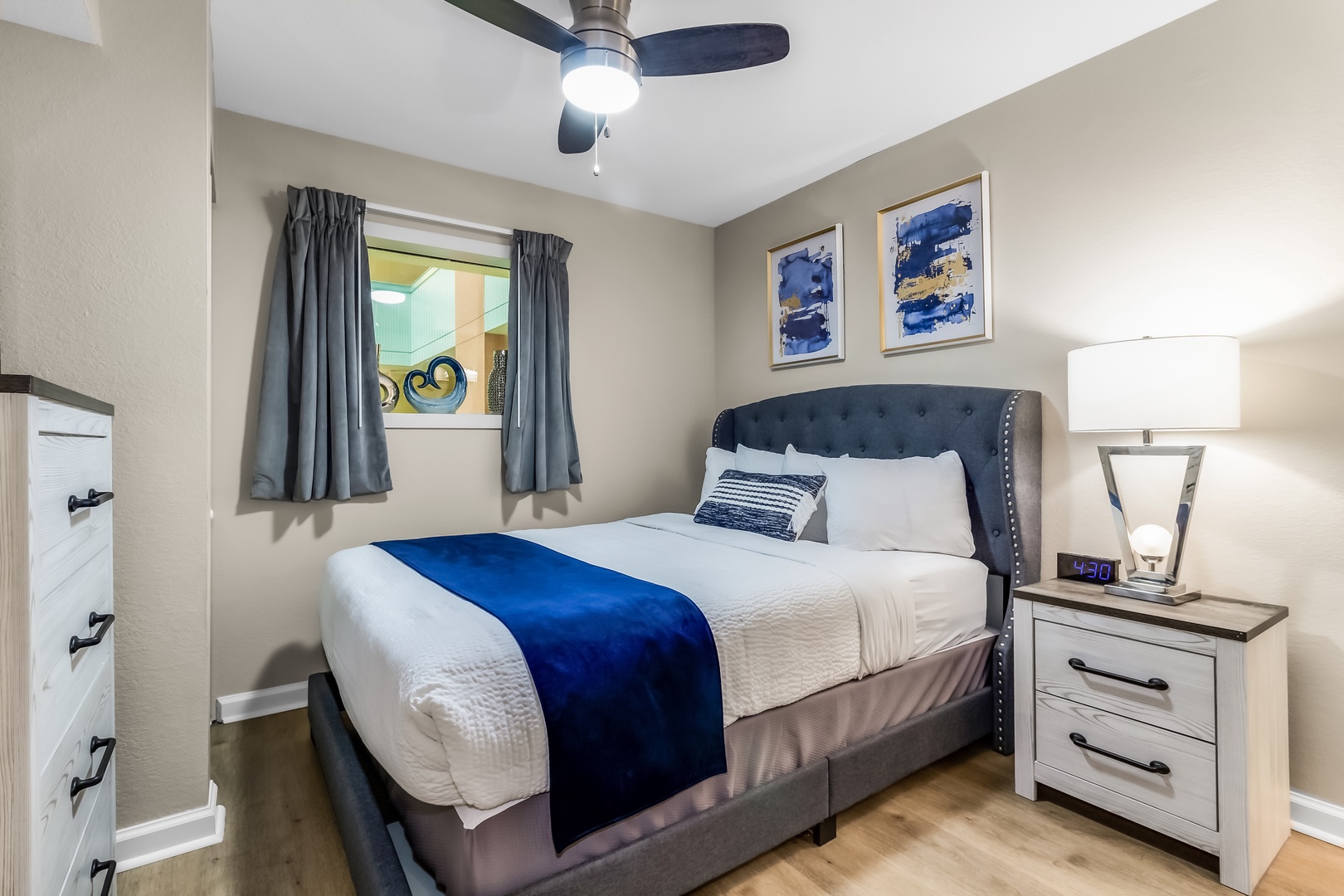 Single Queen Bedroom 2