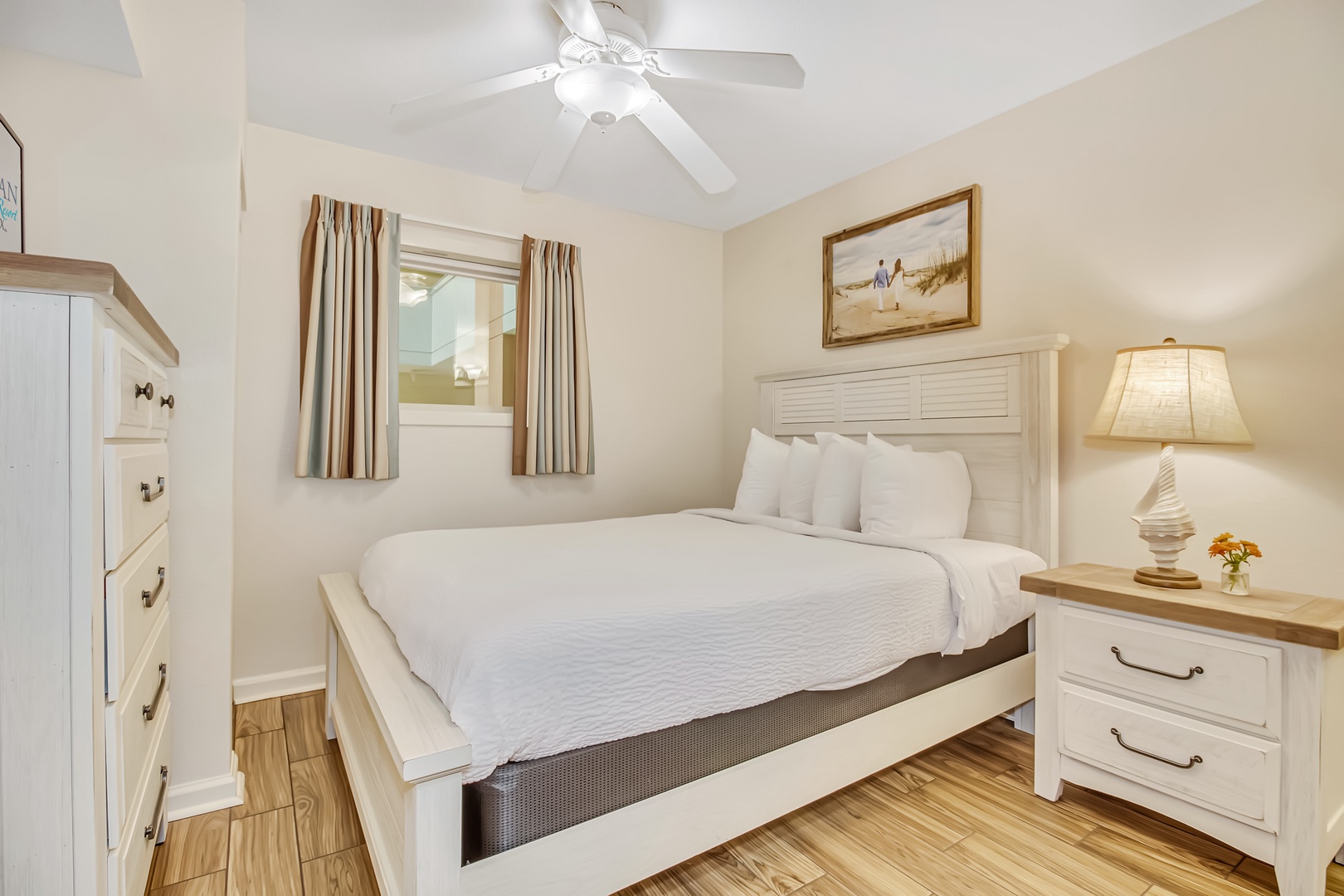 Single Queen Bedroom