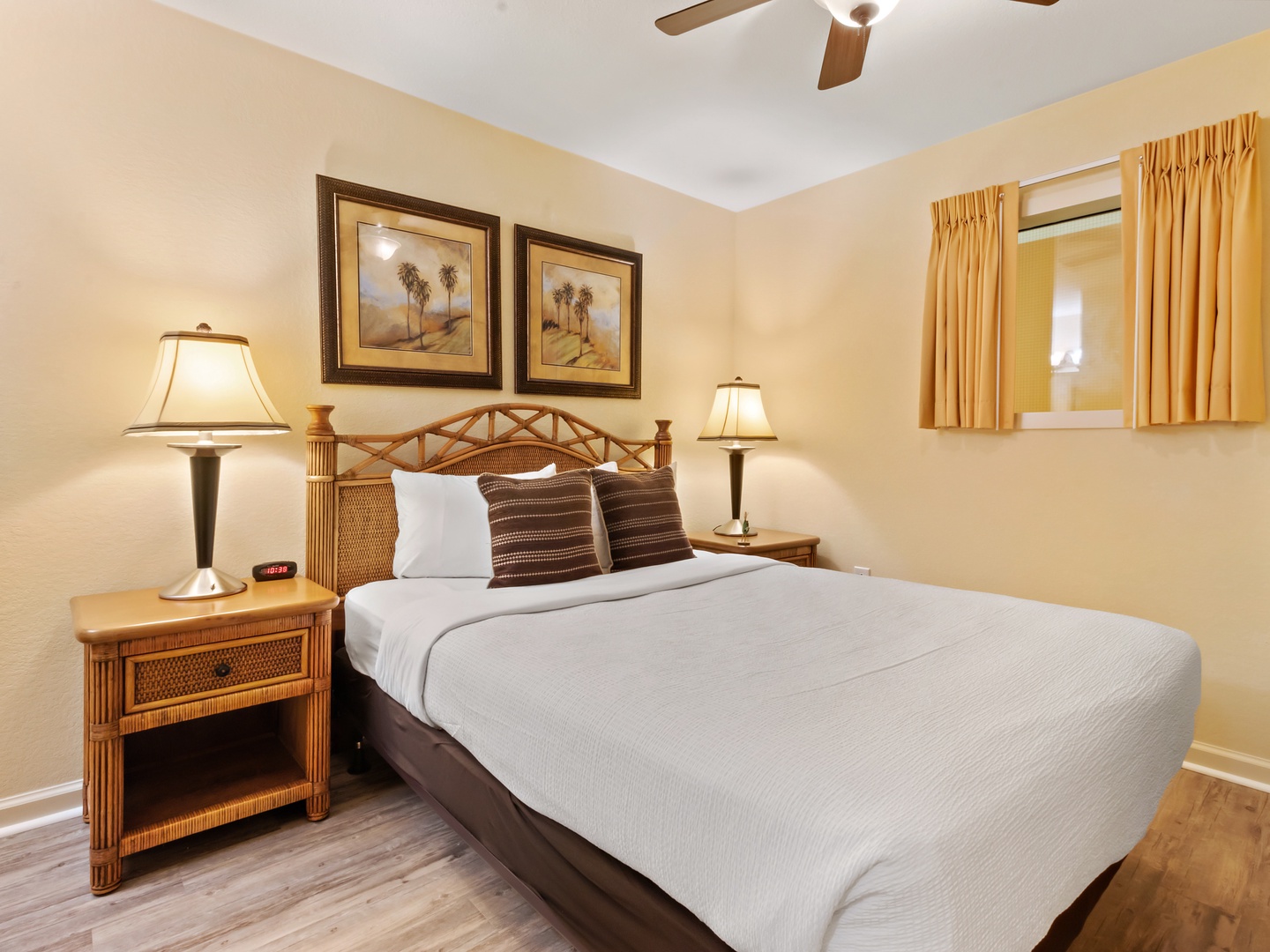 Single Queen Bedroom