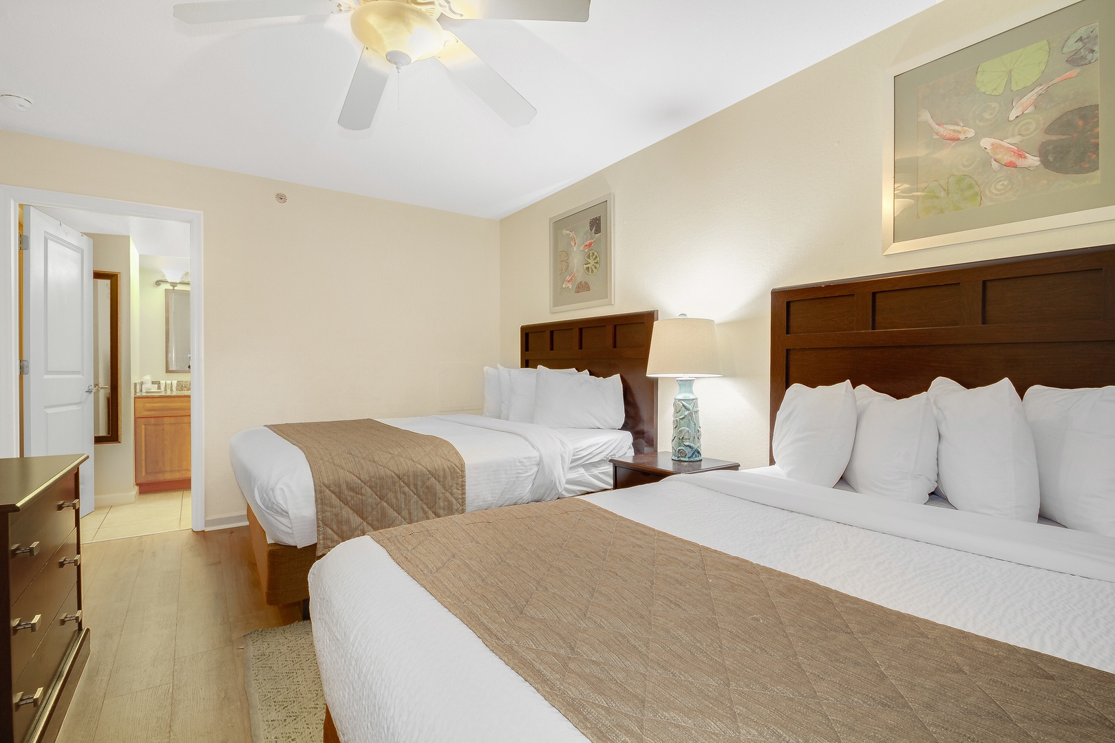 Double Queen Bedroom w Bathroom