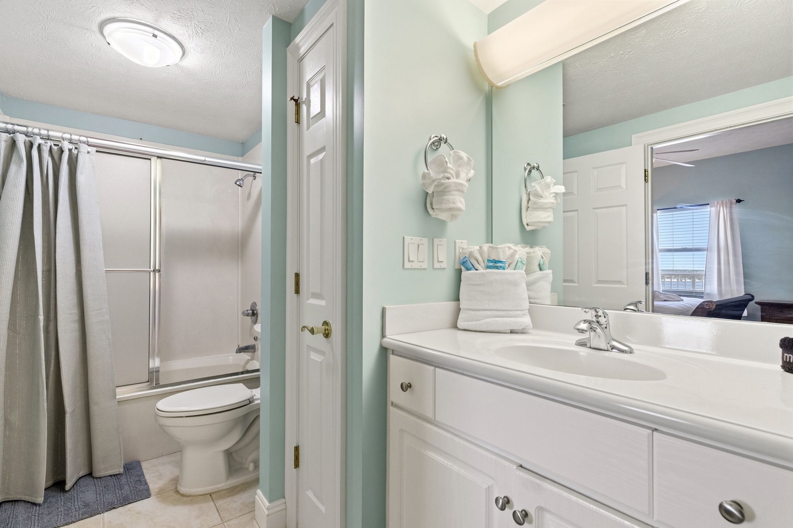 Refresh in your bright, coastal-themed bathroom with fresh towels and a spacious shower-tub combo.