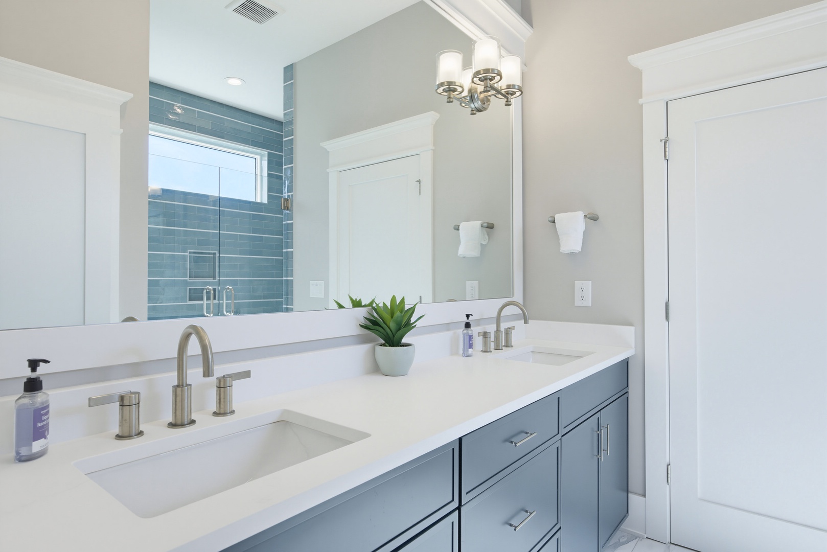 Suite Double Vanity