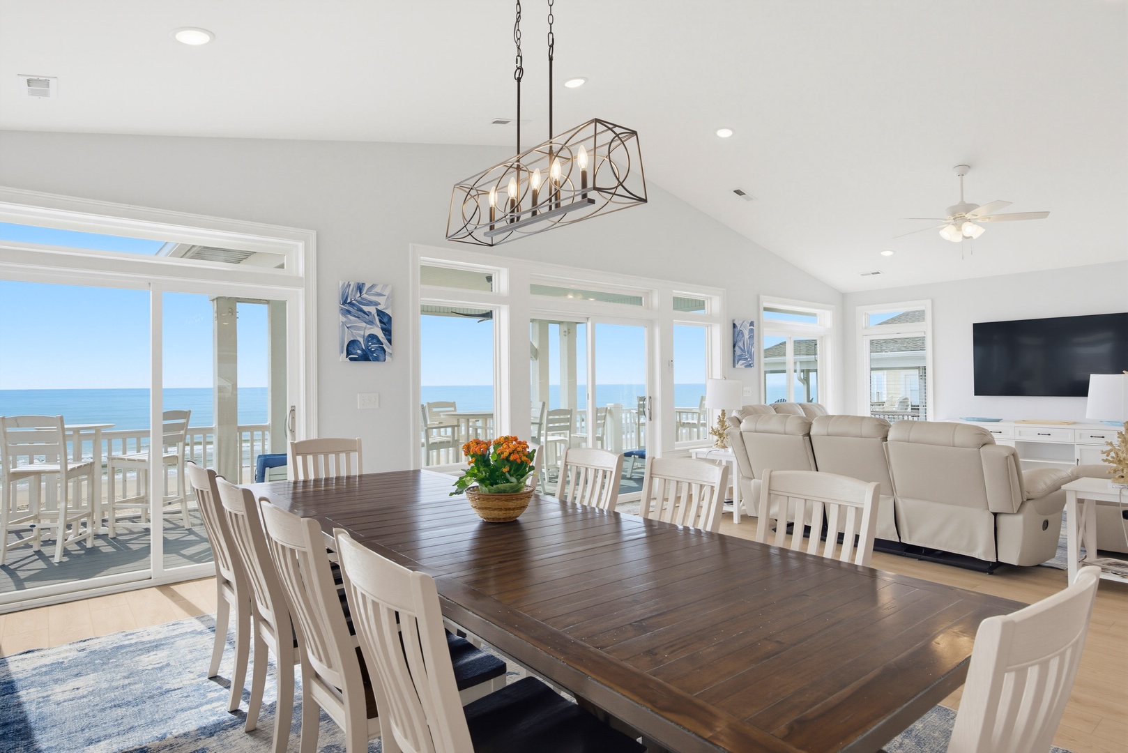 Ocean view dining room