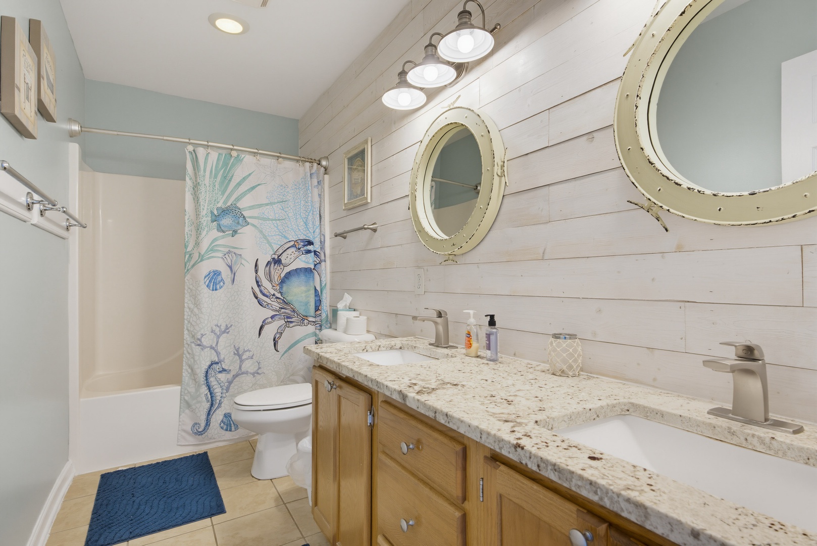 Double vanity bathroom