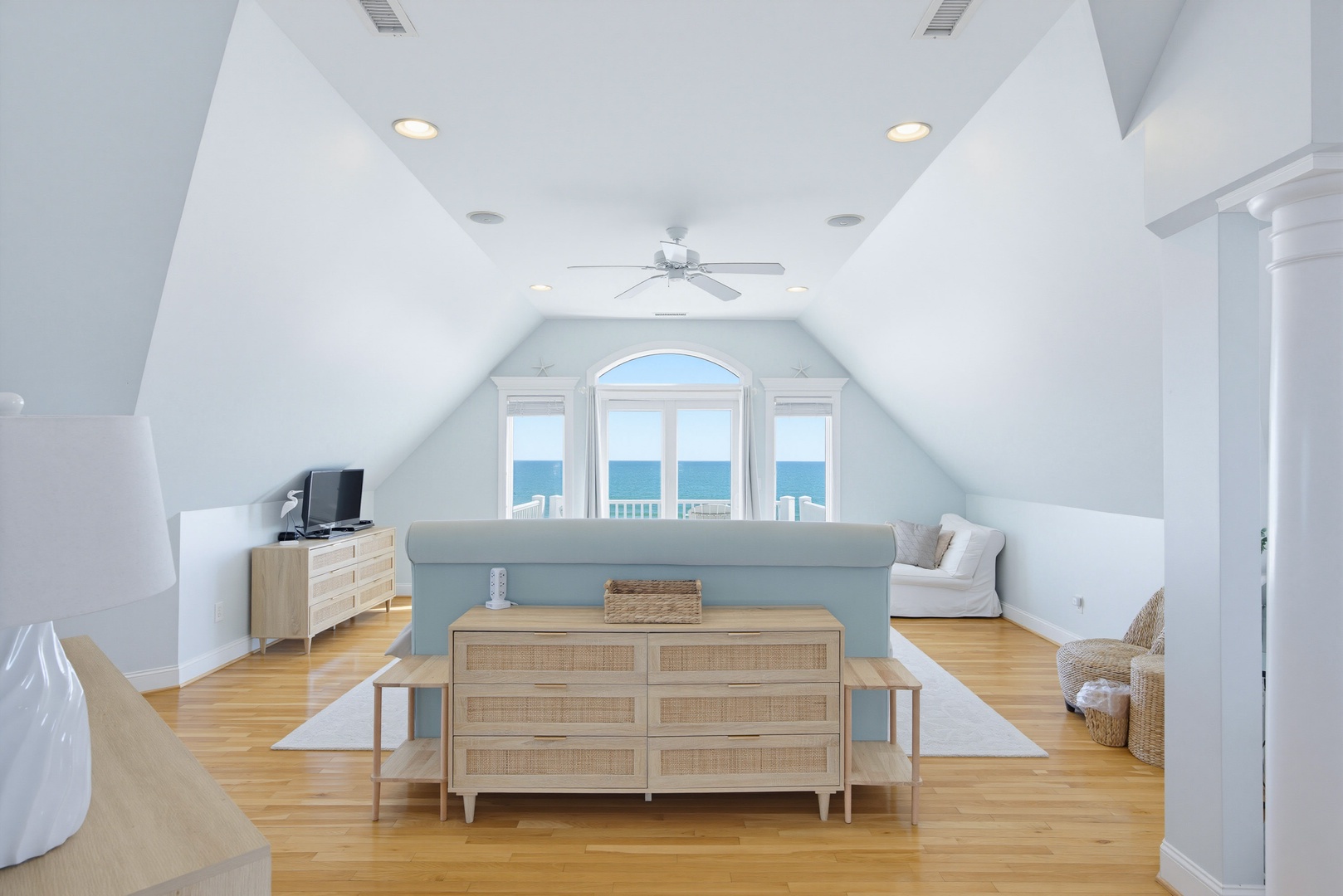 Oceanview Lounge
