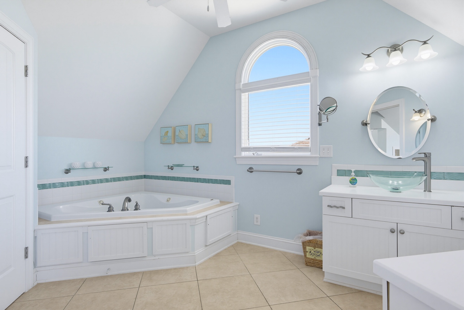 Upper Jetted Bath