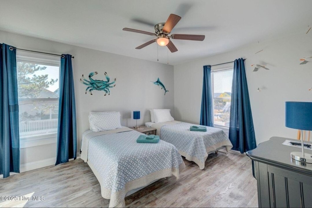 2 twin beds