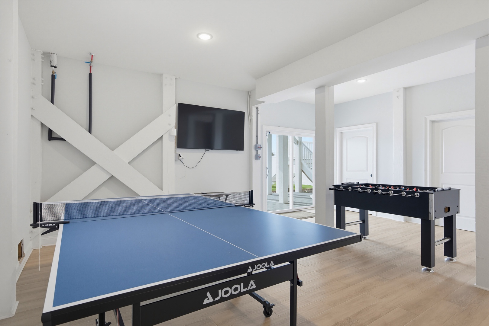 Ping pong table