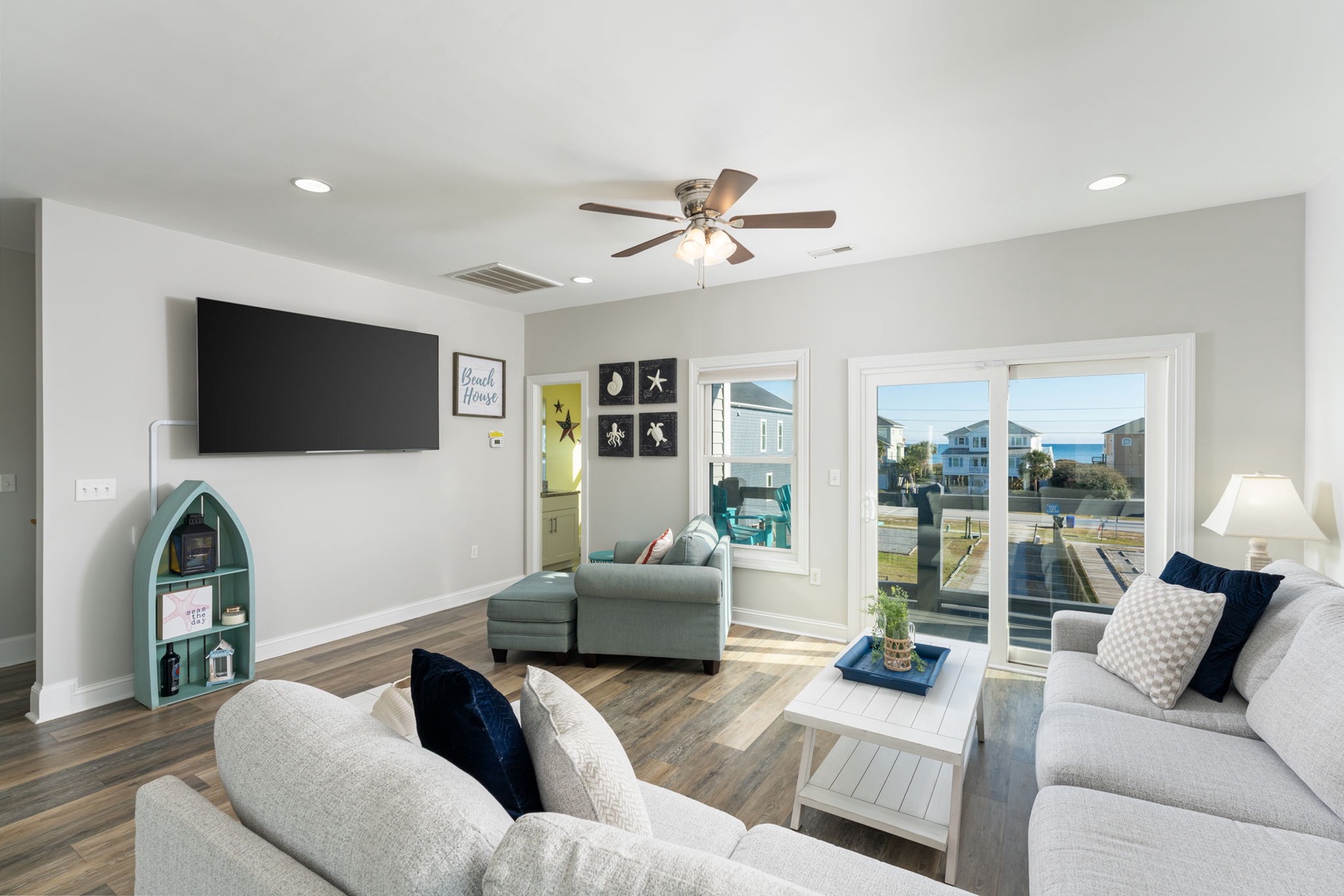 3627 Island Drive sales-listing photo 10