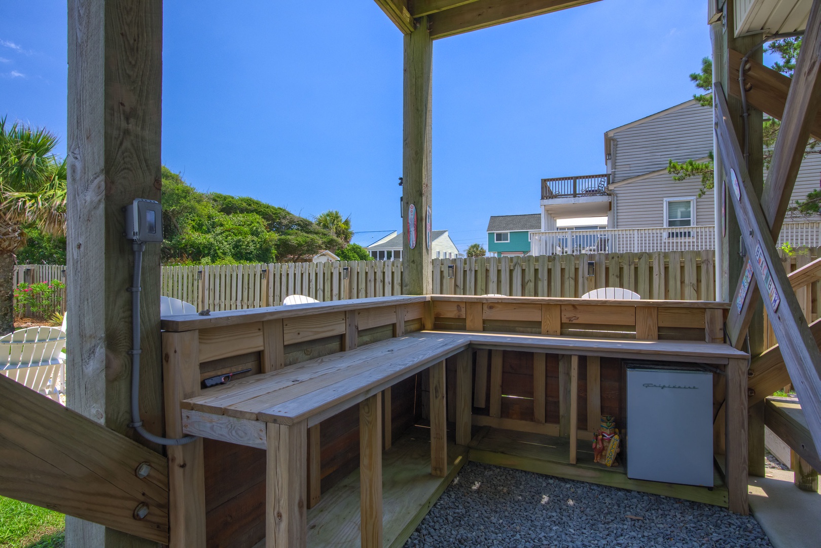 Underdeck bar