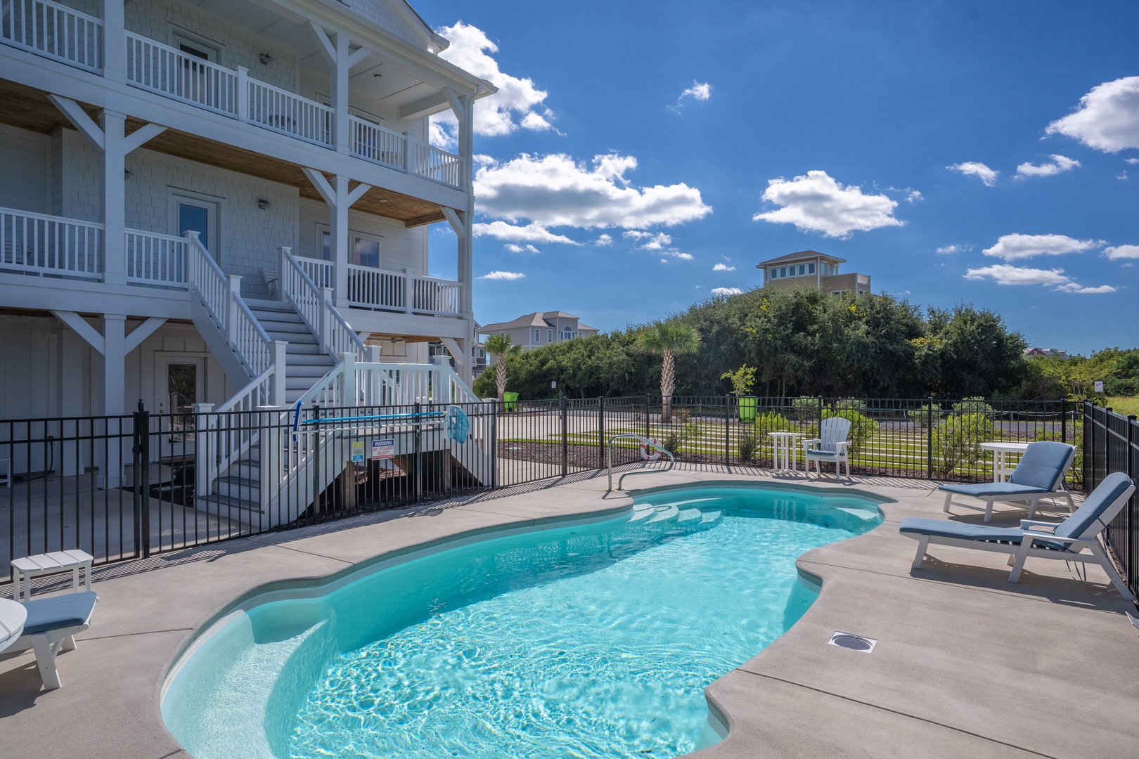 Pool And Loungers