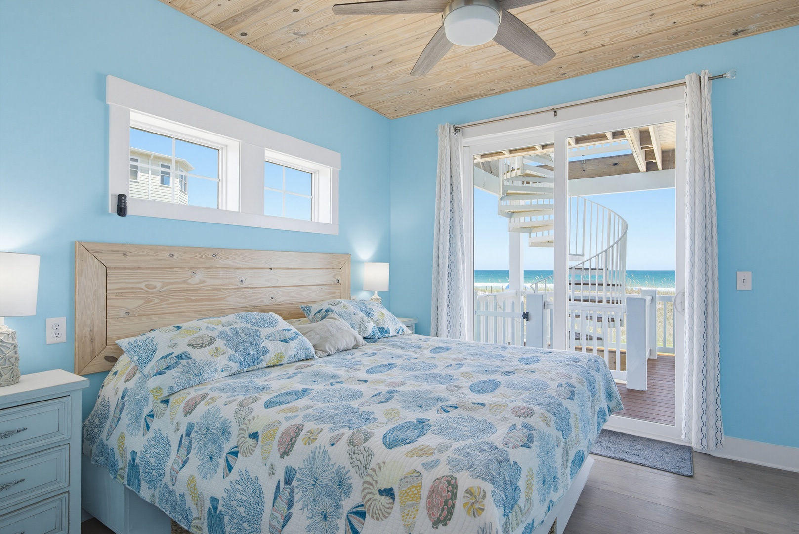 Shell bedroom balcony