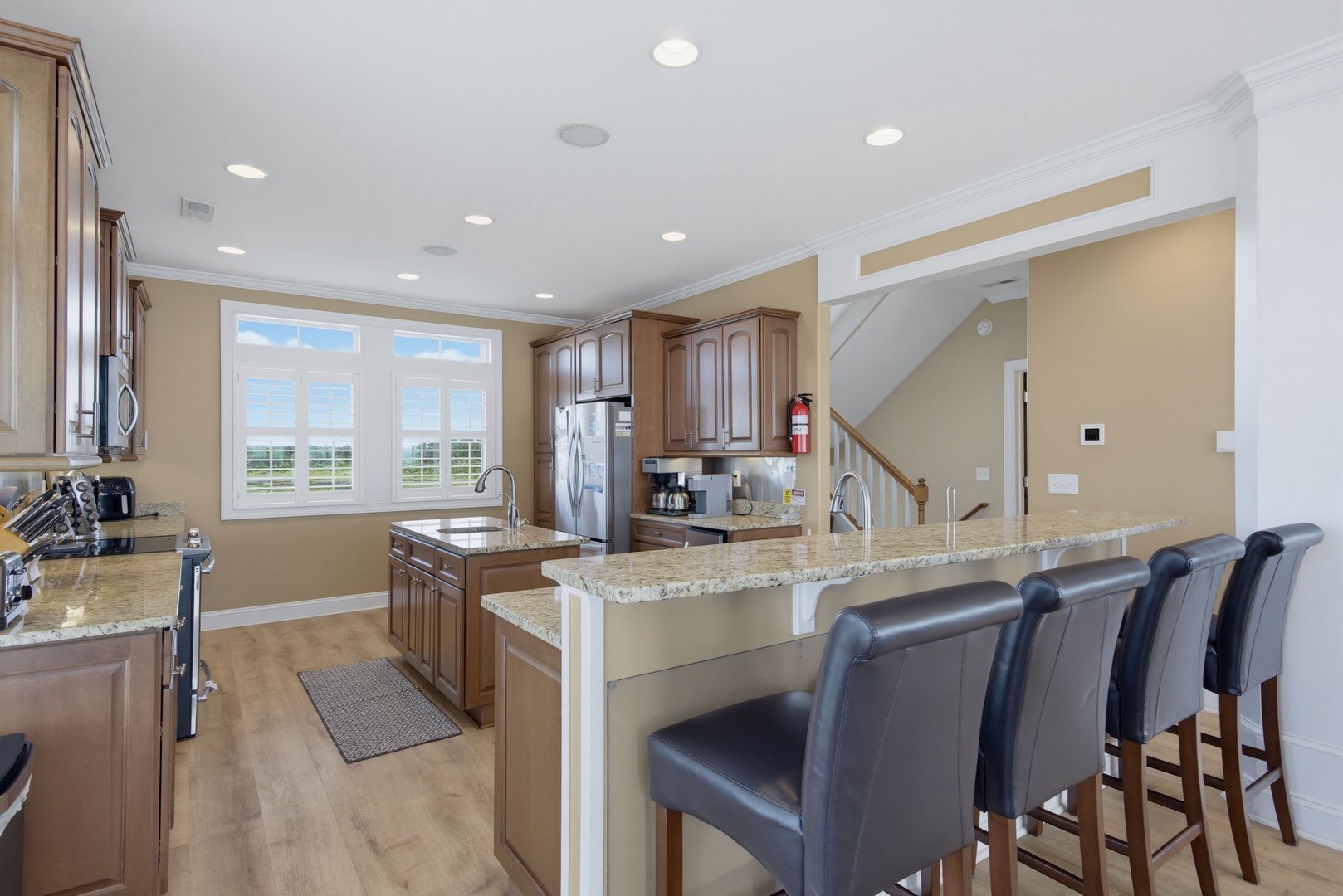 Kitchen Breakfast Bar