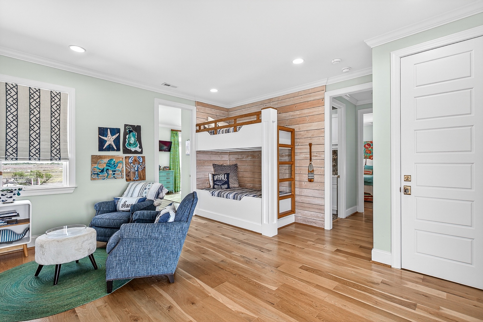 Built-in bunk room