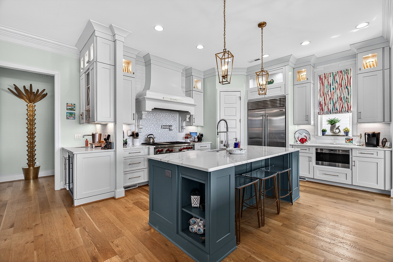 Full kitchen