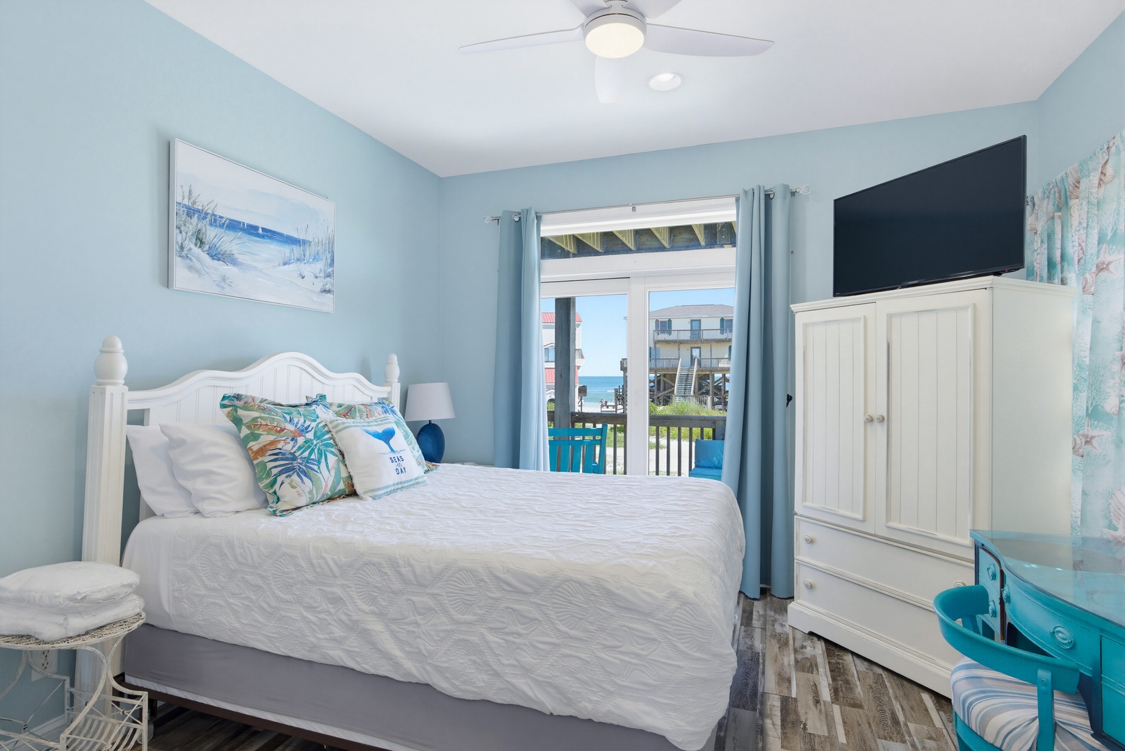 Bedroom 4 Queen