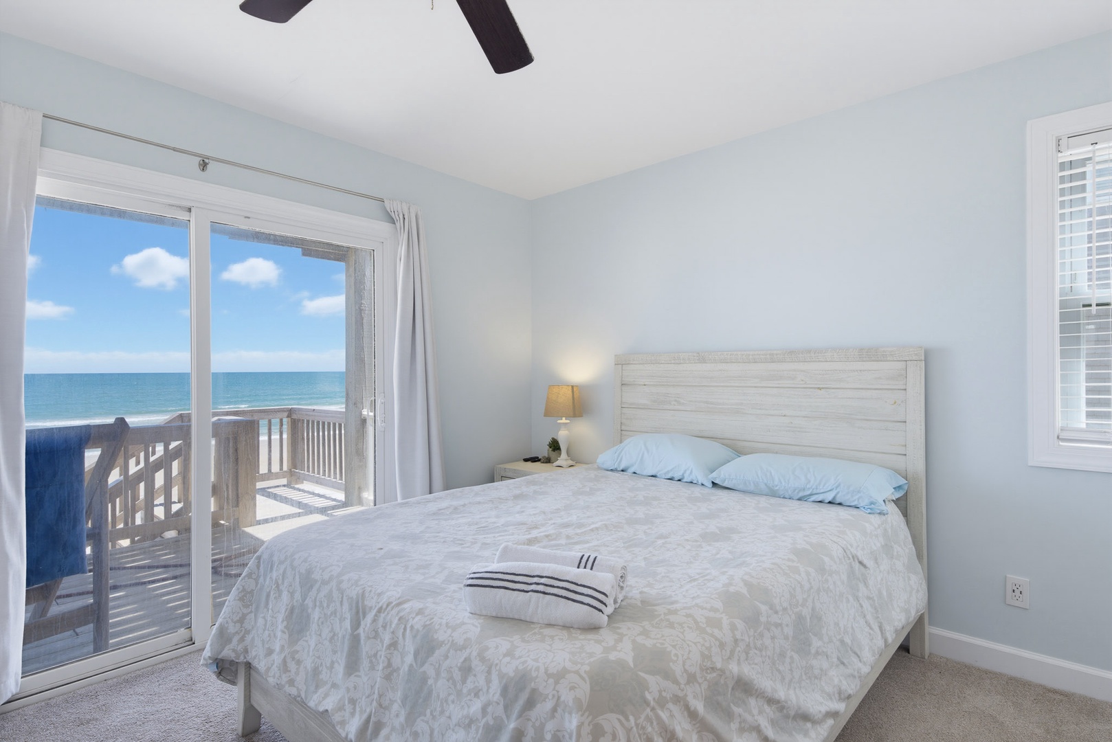 Queen Bedroom Ocean